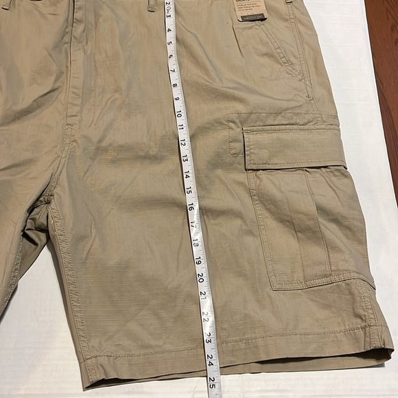 NWT-Levi’s-469 carrier cargo shorts-54-Tan-big and tall-sits below waist shorts. - Picture 16 of 16